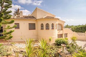 Villa Near Montgo With Pool and Beach