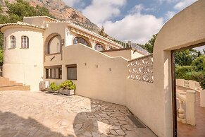 Villa Near Montgo With Pool and Beach