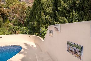 Villa Near Montgo With Pool and Beach