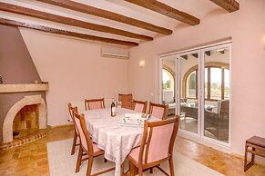Villa Near Montgo With Pool and Beach