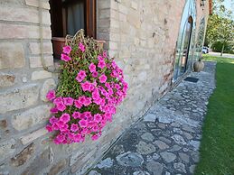 Cottage in Todi With Pool and Terrace