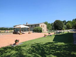 Cottage in Todi With Pool and Terrace