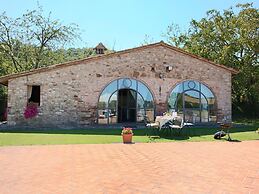 Cottage in Todi With Pool and Terrace