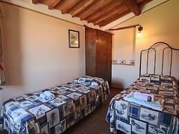 Cottage in Todi With Pool and Terrace
