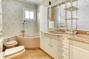 Villa Near Beach & Wineries