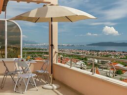 Beautiful Apartment in Between Split and Trogir
