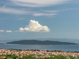 Beautiful Apartment in Between Split and Trogir