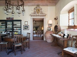 Villa in Tuscany With Pool and Wine Tasting