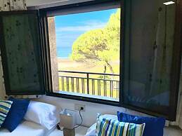 Apartment With Sea Views
