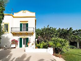 Villa in Salemi With Pool and Garden