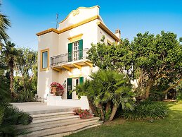 Villa in Salemi With Pool and Garden