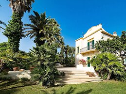 Villa in Salemi With Pool and Garden