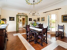 Villa in Salemi With Pool and Garden