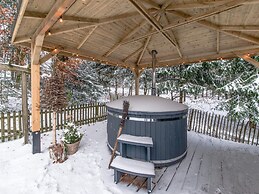 Charming House With Sauna, Jacuzzi in Bullange