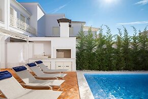 Villa in Vabriga With Private Pool & Garden