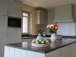 Peaceful Peer Holiday Home