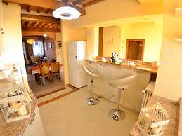 Lucca Retreat With Pool