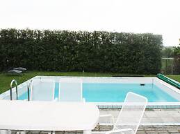 Schone Zweizimmer-ferienwohnung mit Pool im Garten