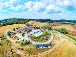 Cottage in Asciano With Pool and Terrace
