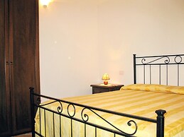 Cottage in Asciano With Pool and Terrace
