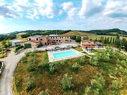 Cottage in Asciano With Pool and Terrace