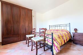 Cottage in Asciano With Pool and Terrace