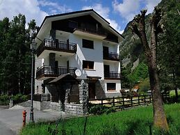 Serene Chalet in Antey-Saint-André near Ski Area