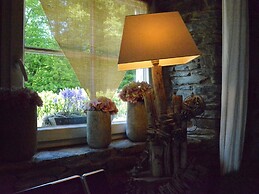 Cottage With Foosball & Garden