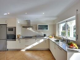 Villa in Carvoeiro With Swimming Pool