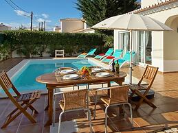 Villa in Carvoeiro With Swimming Pool