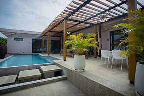 Gold Chariot Pool Villa