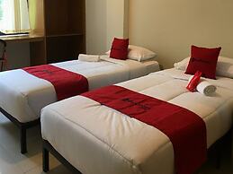 RedDoorz Plus @ Bitung City Center