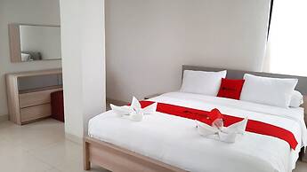 RedDoorz Plus @ Bitung City Center