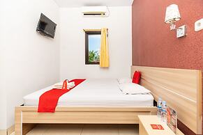 RedDoorz Plus @ Jalan Pumorow Manado