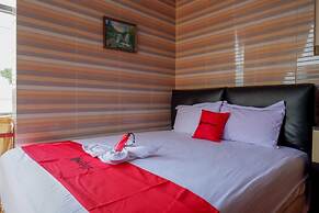 RedDoorz near Kendari Beach 2