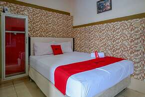 RedDoorz near Kendari Beach 2