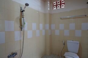 RedDoorz near Kendari Beach 2