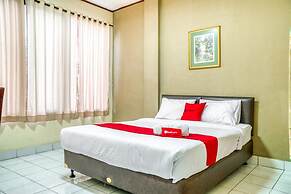 RedDoorz near Plaza Senayan