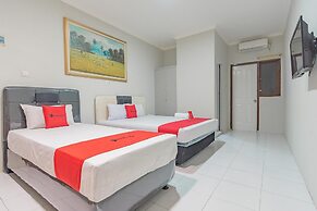 RedDoorz Plus @ Bukit Cinta Street