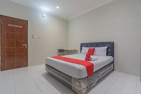 RedDoorz Plus @ Bukit Cinta Street