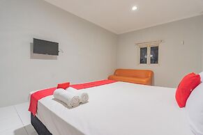 RedDoorz Plus @ Bukit Cinta Street