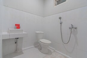 RedDoorz Plus @ Bukit Cinta Street