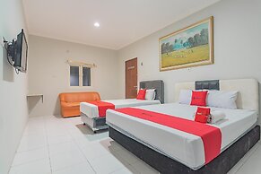 RedDoorz Plus @ Bukit Cinta Street