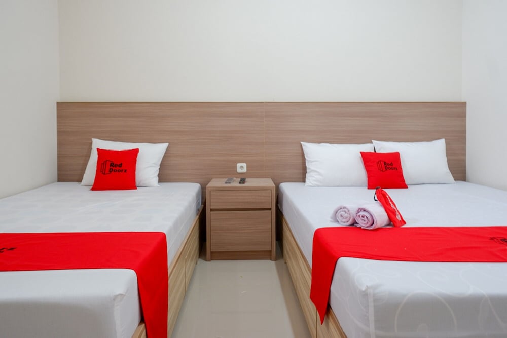 RedDoorz near Pacific Mall Tegal 2