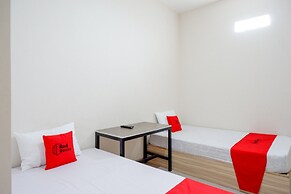 RedDoorz near Pacific Mall Tegal 2