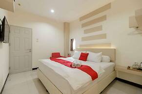 RedDoorz Plus near Millenium ICT Centre Medan 2