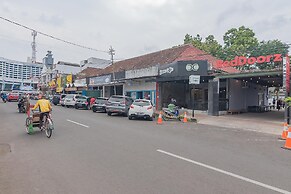 RedDoorz near Alun-Alun Garut