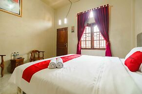 RedDoorz near Bukit Kubu Berastagi