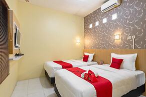 RedDoorz near Dino Park