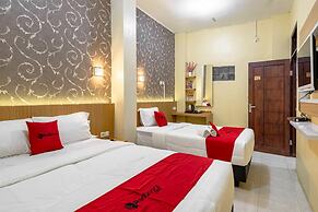 RedDoorz near Dino Park